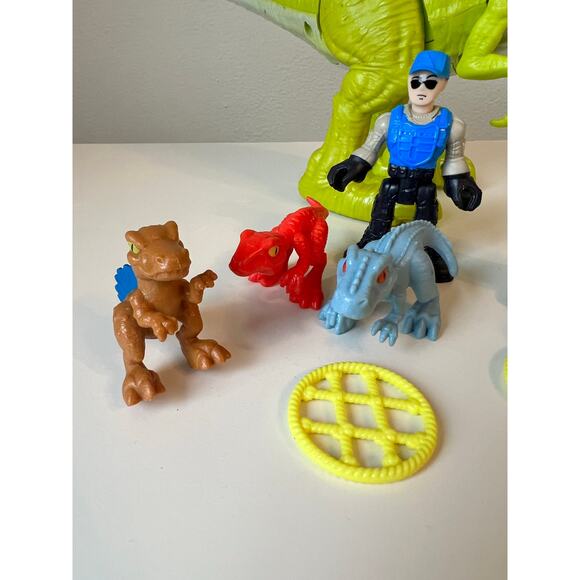Fisher-Price Imaginext Jurassic Park Track & Transport Dino Truck - Picture 12 of 13